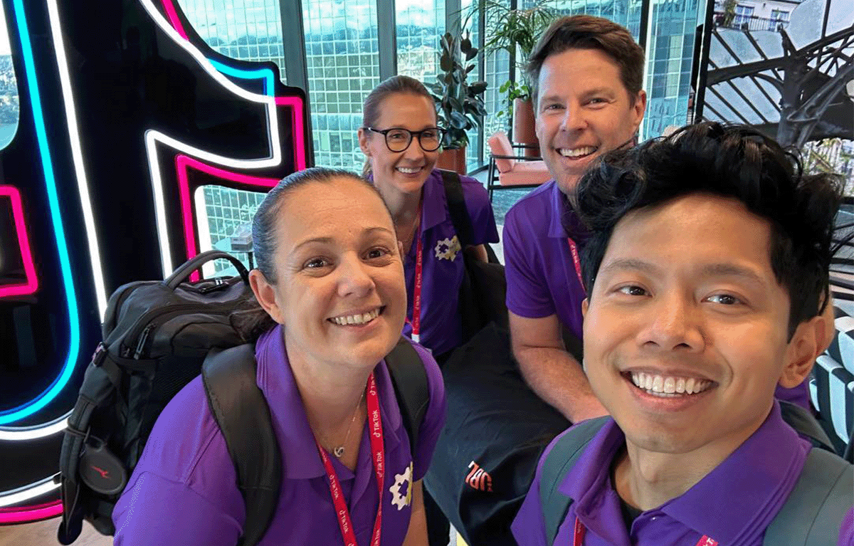 Professional team building host with years of experience hosting fun team bonding events