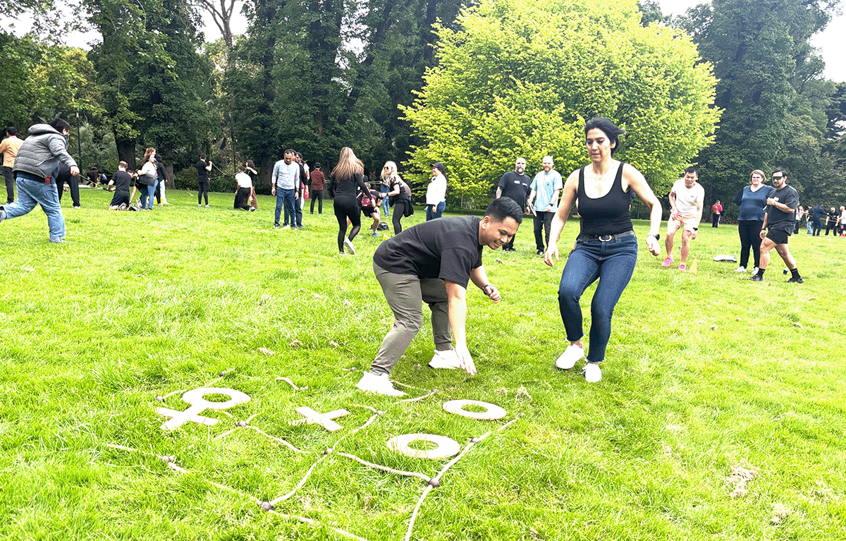 Large group outdoor team building event in Melbourne
